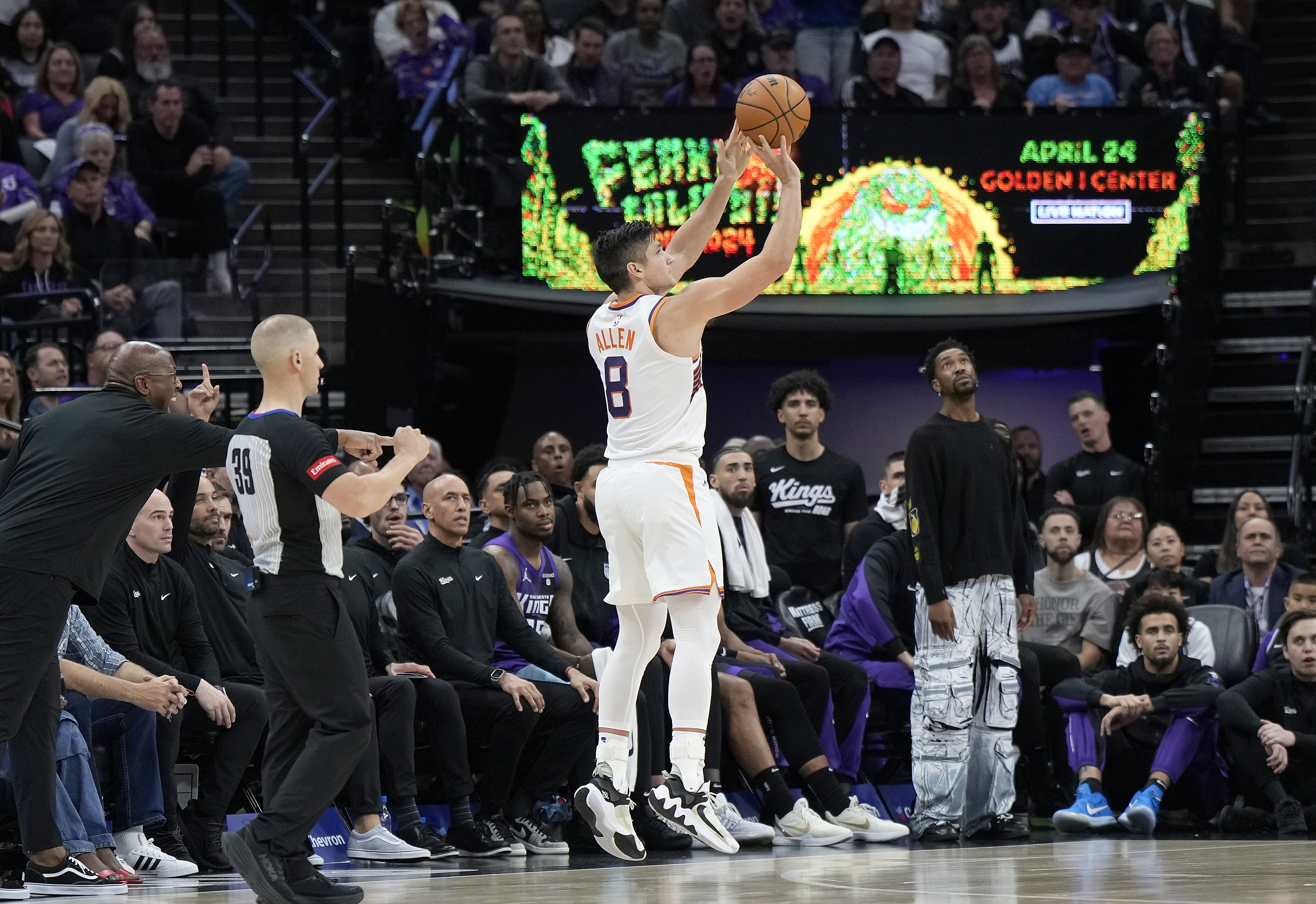 Phoenix Suns v Sacramento Kings