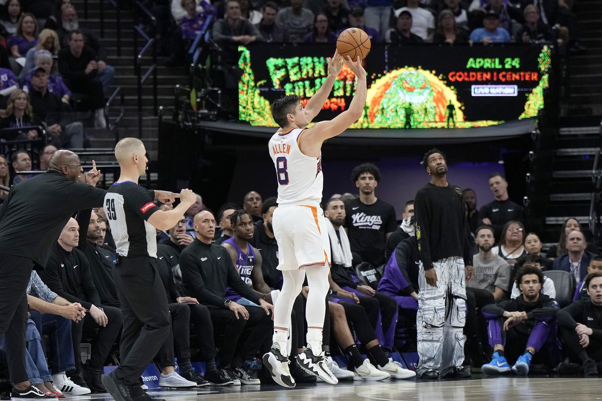 Phoenix Suns v Sacramento Kings